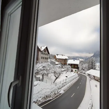 Haus Albula Apartamento *