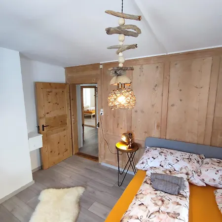 Haus Albula Apartamento *